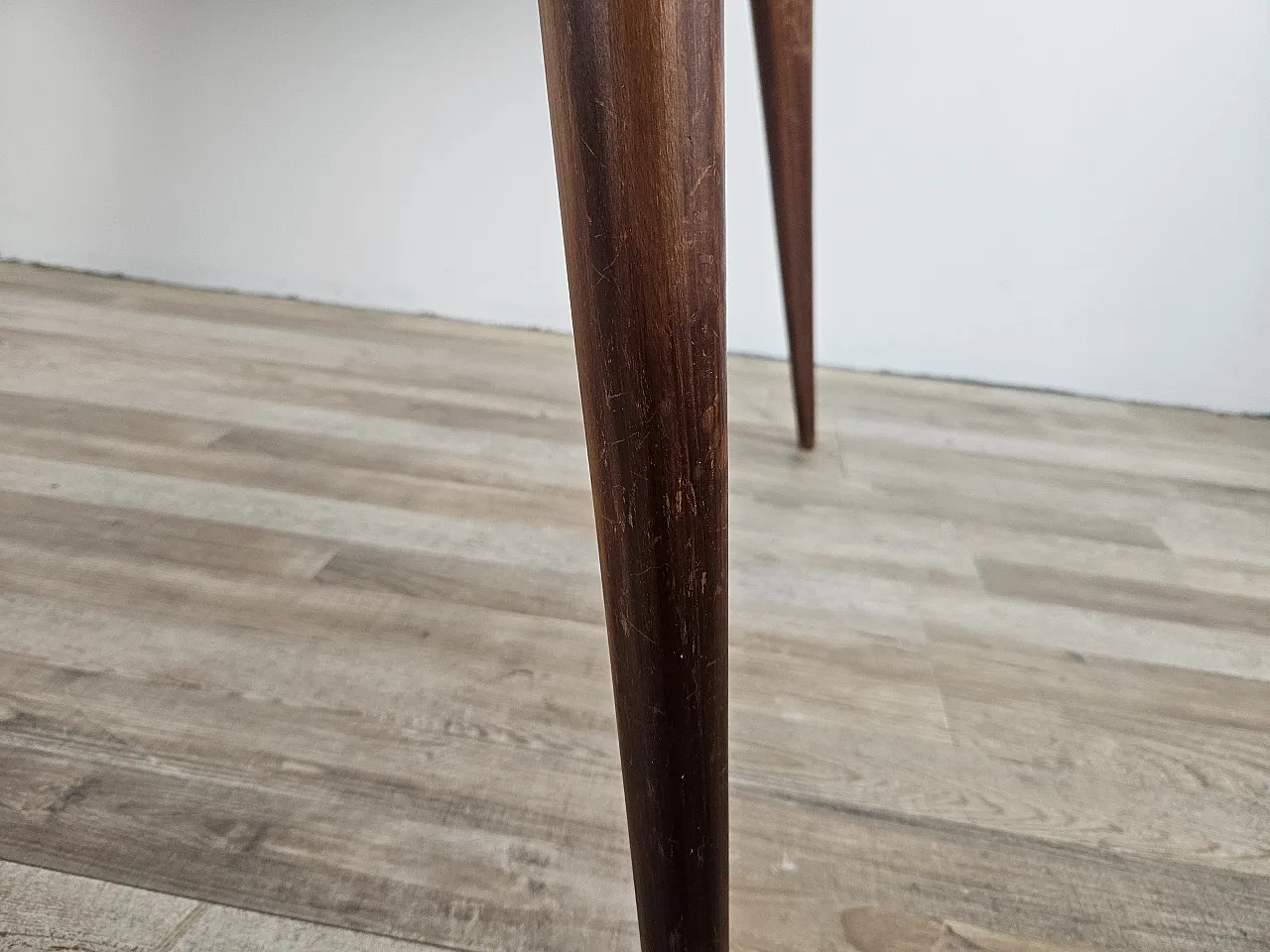 Table in carved wood with decorated green glass top, 60s 19