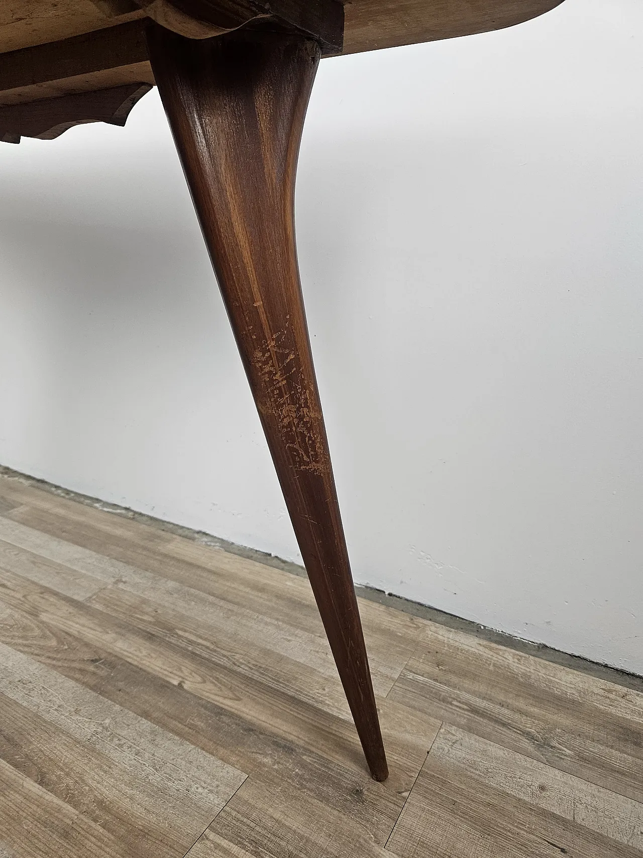 Table in carved wood with decorated green glass top, 60s 20