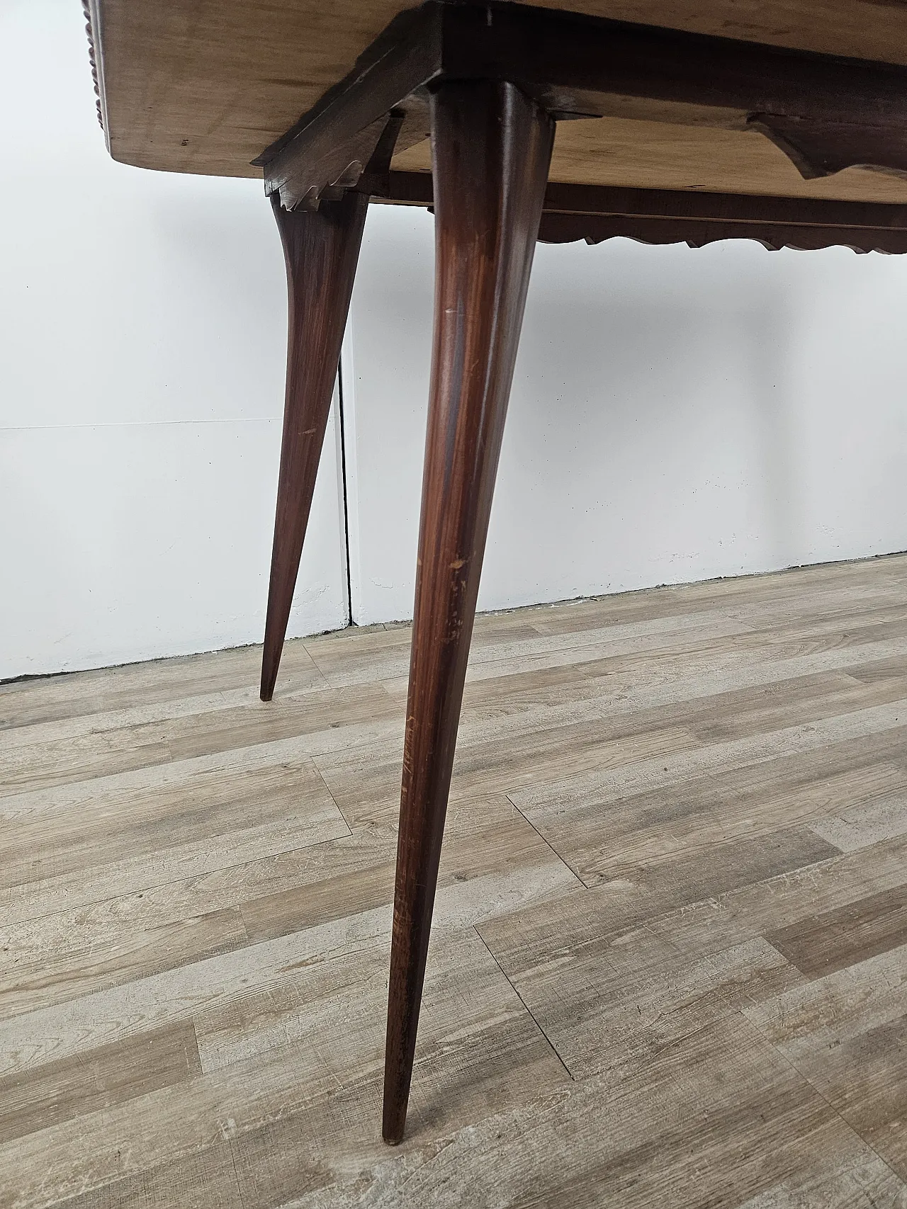 Table in carved wood with decorated green glass top, 60s 21