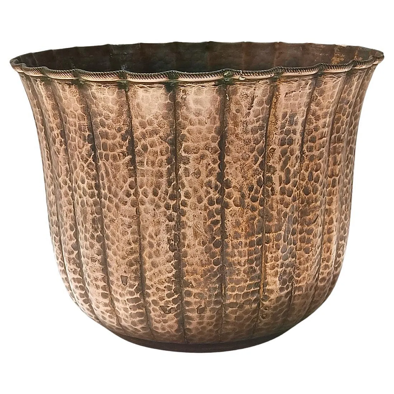 Round embossed copper vase in the style of Egidio Casagrande, 50s 1