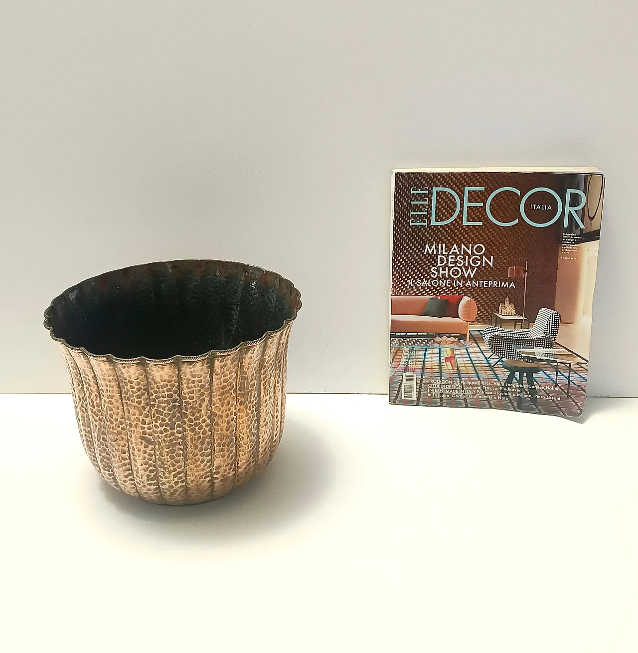 Round embossed copper vase in the style of Egidio Casagrande, 50s 2