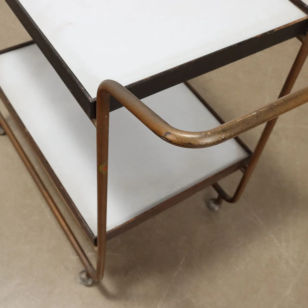 Carrello con doppio ripiano in formica e metallo, anni '60 4