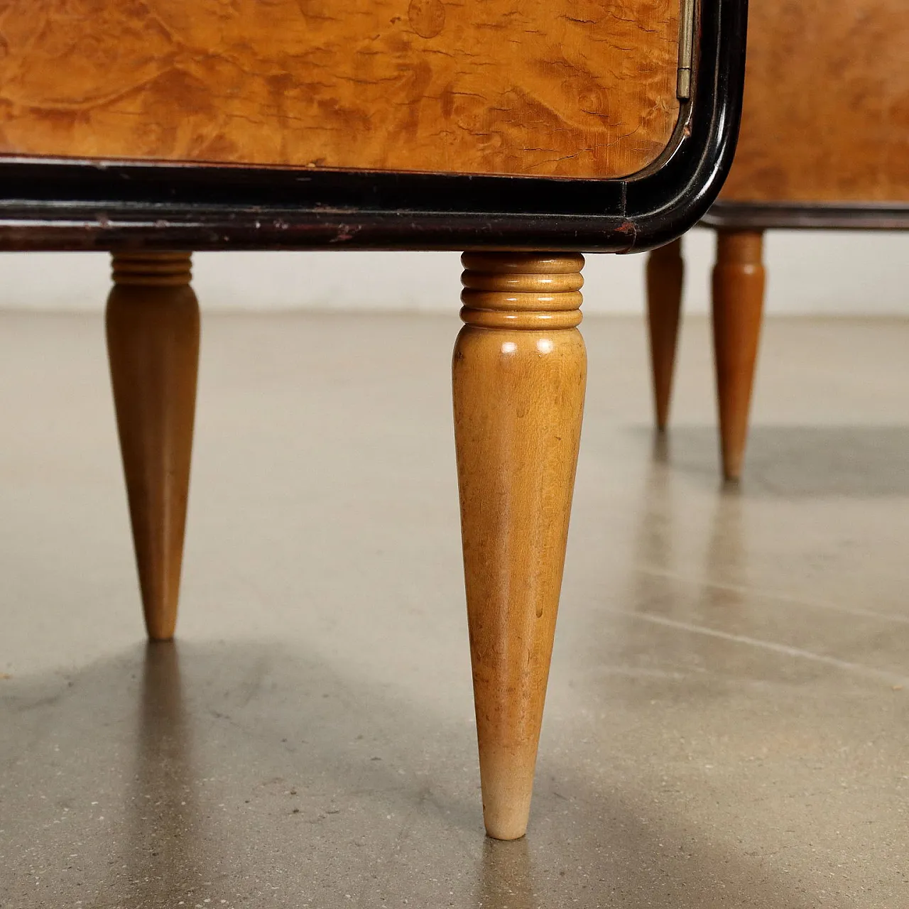 Pair of Art Deco nightstands in briarwood, brass and glass, 1940s 7