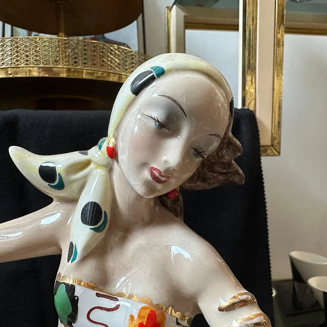 Figura di donna con pesci in ceramica, anni '50 11