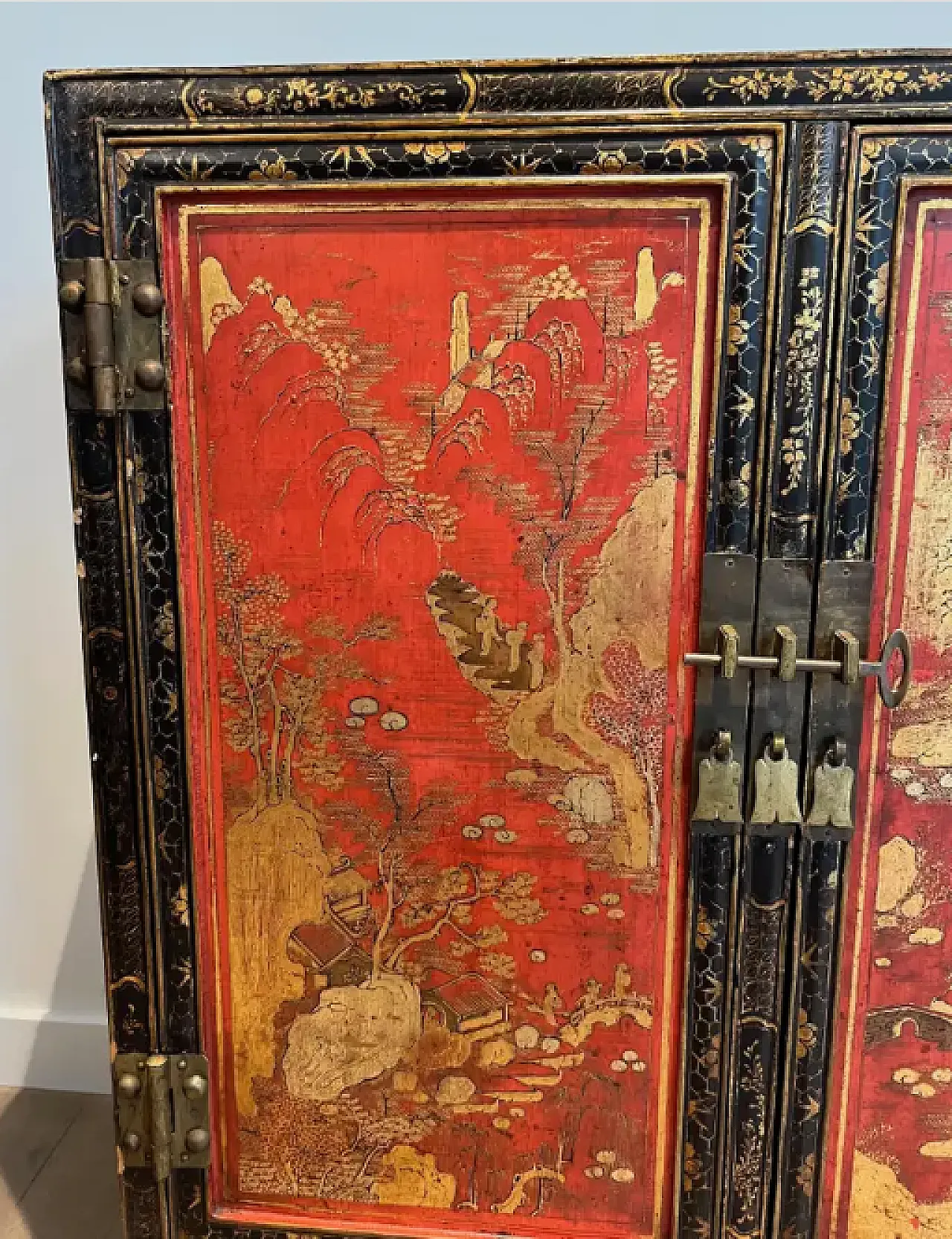 Lacquered wooden cabinet with Chinese details, 1940s 4