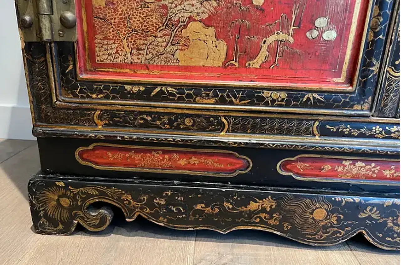 Lacquered wooden cabinet with Chinese details, 1940s 7