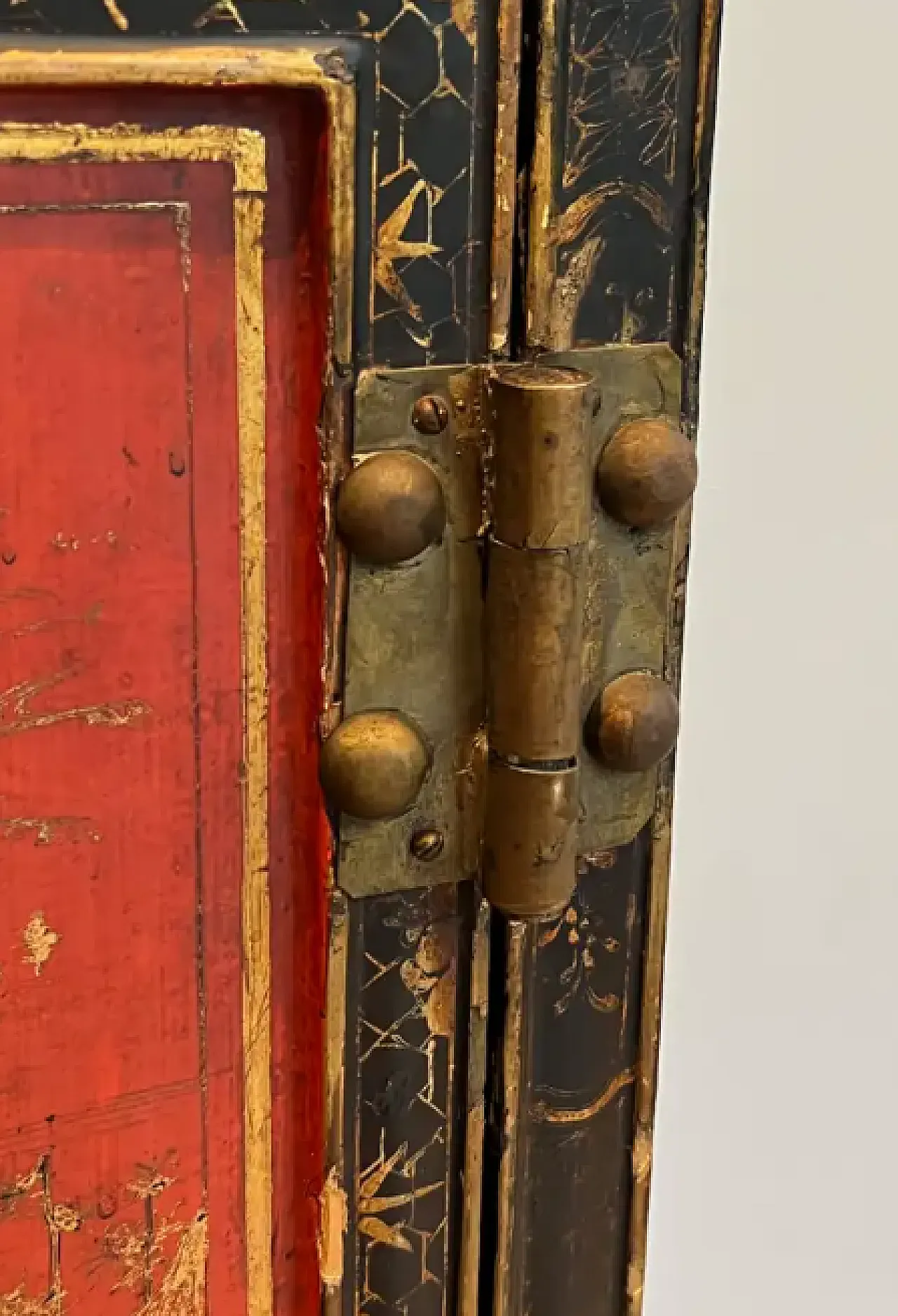 Lacquered wooden cabinet with Chinese details, 1940s 13