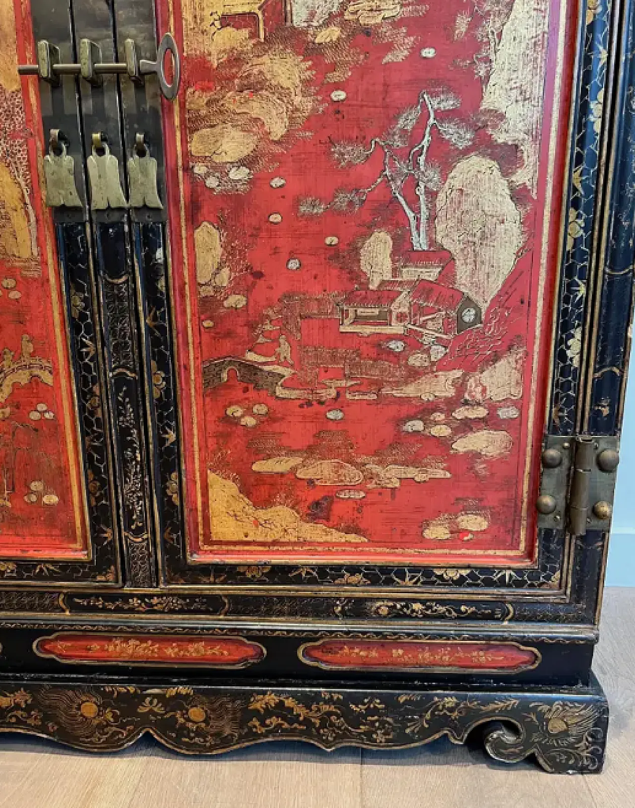 Lacquered wooden cabinet with Chinese details, 1940s 14