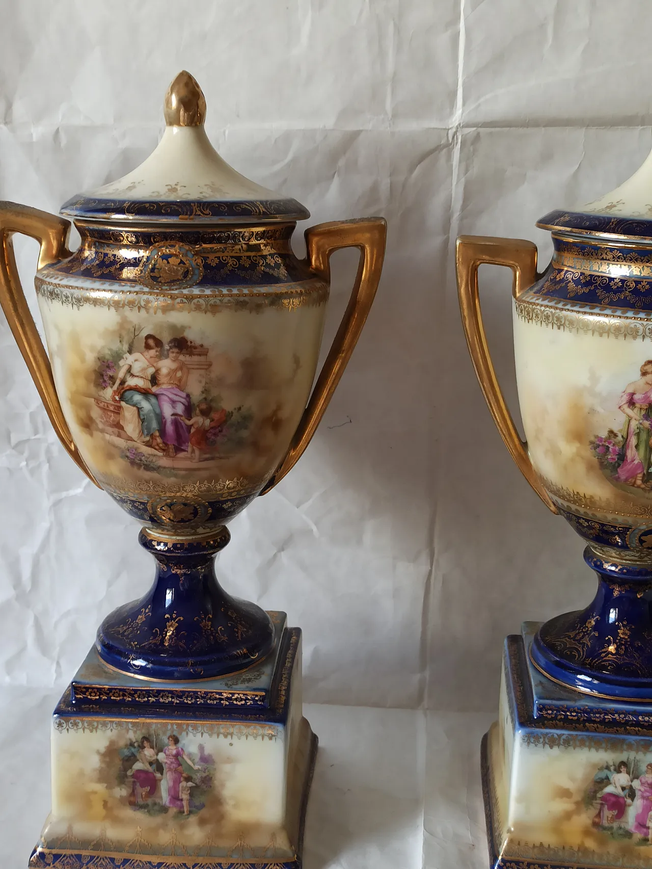 Pair of Potiche porcelain Vienna, 19th century 3