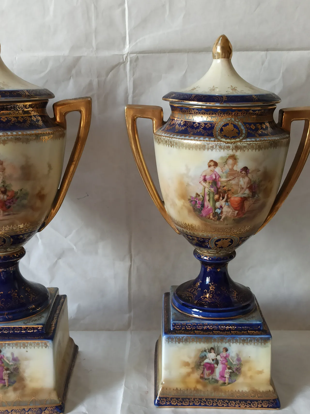 Pair of Potiche porcelain Vienna, 19th century 4