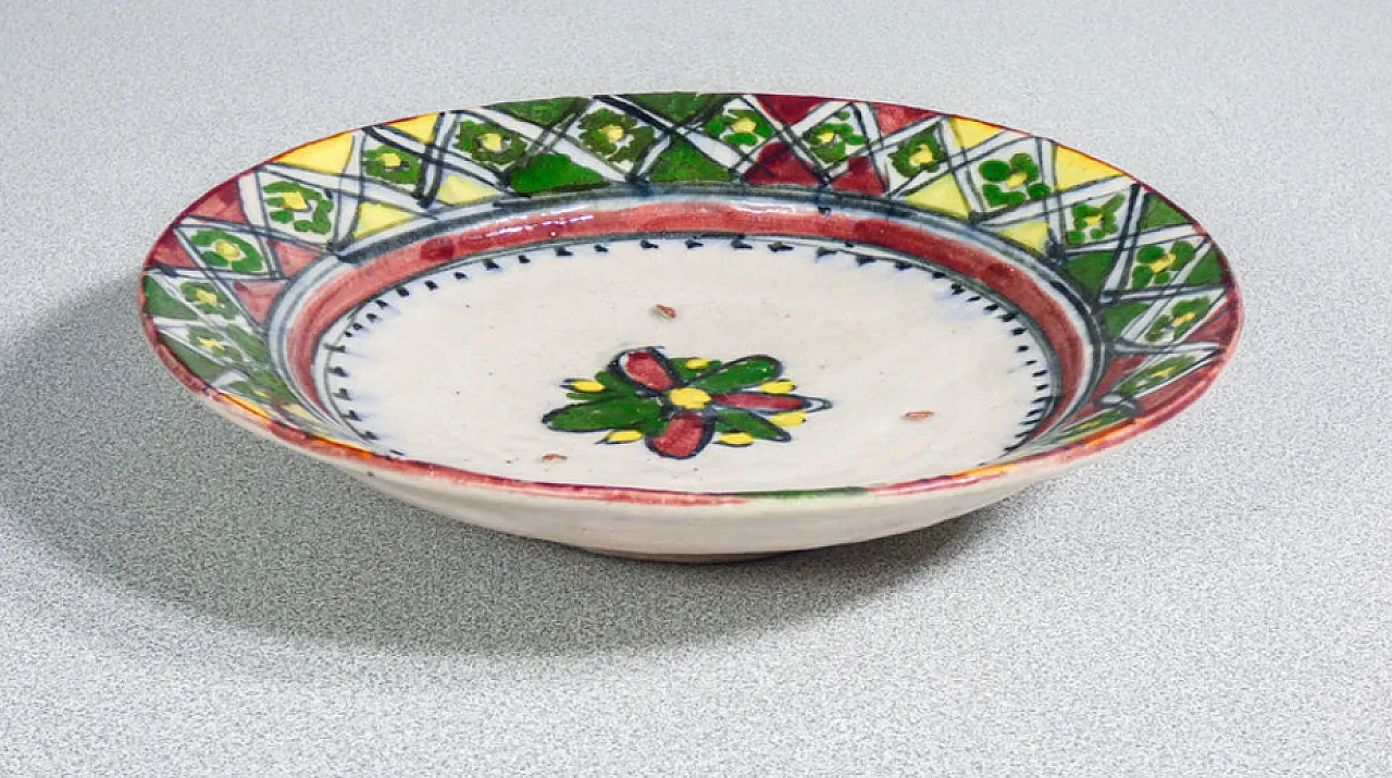 5 Hand-painted and enamelled majolica plates, 19th century 2