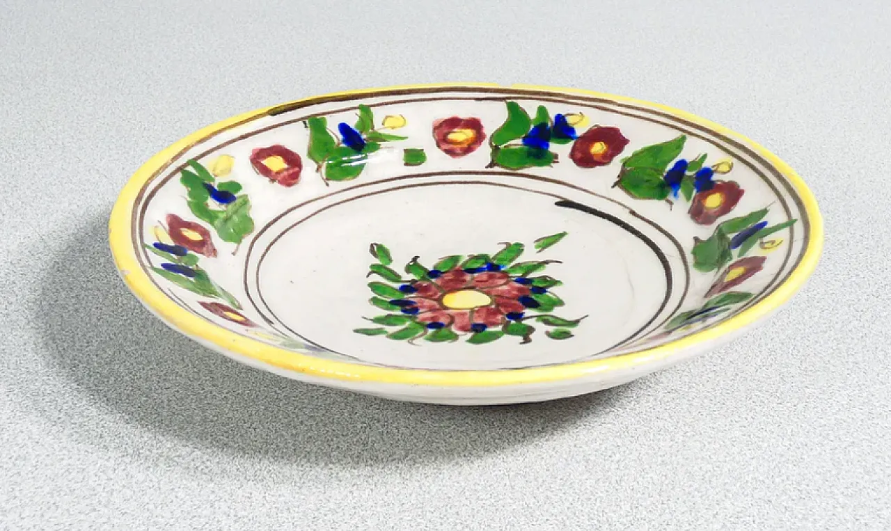 5 Hand-painted and enamelled majolica plates, 19th century 5