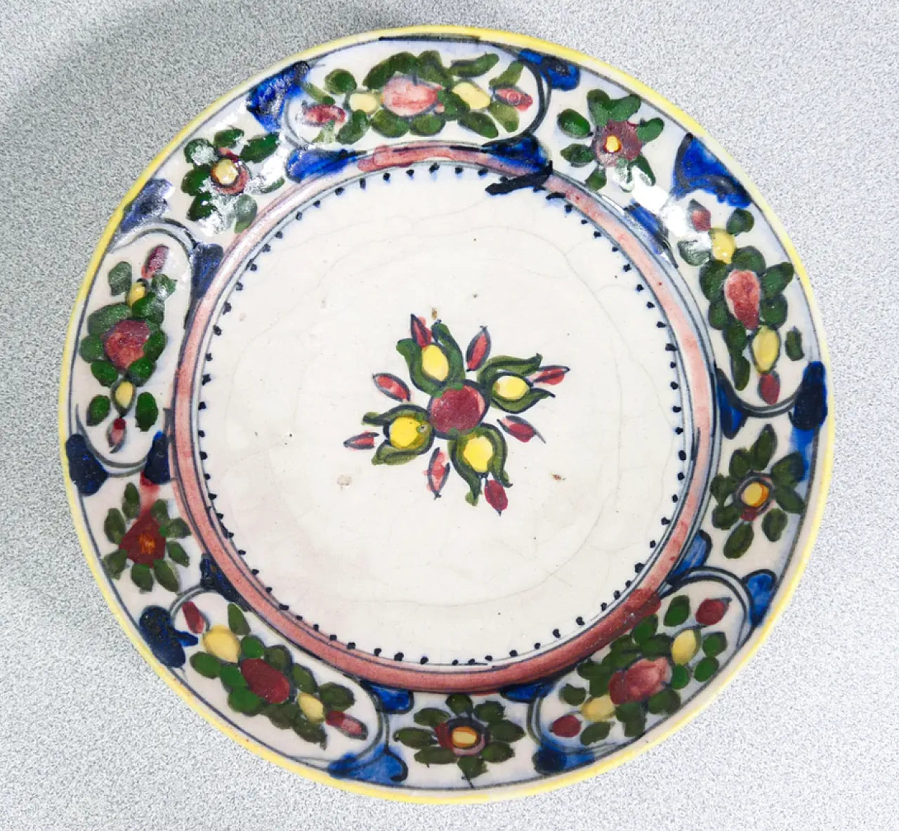 5 Hand-painted and enamelled majolica plates, 19th century 7