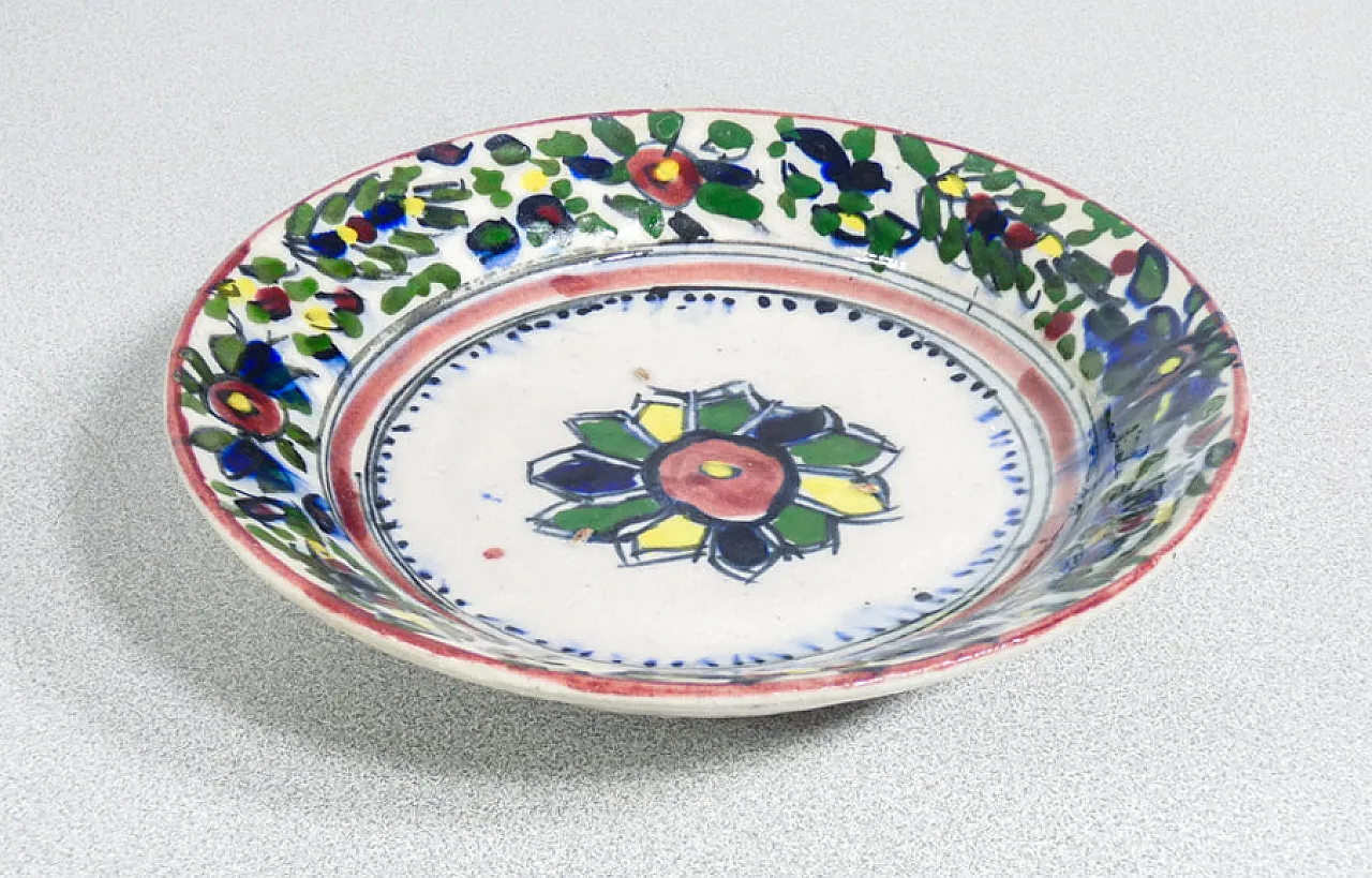 5 Hand-painted and enamelled majolica plates, 19th century 11