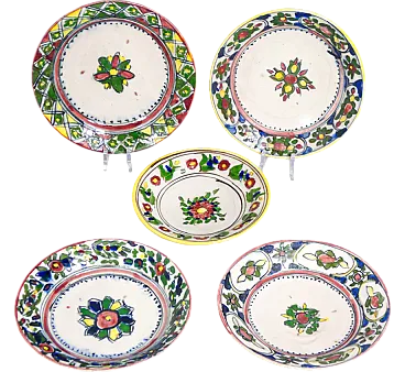 5 Hand-painted and enamelled majolica plates, 19th century