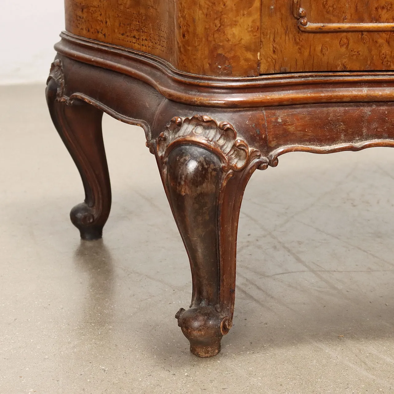 Pair of bedside tables veneered in briar with door and drawer 8