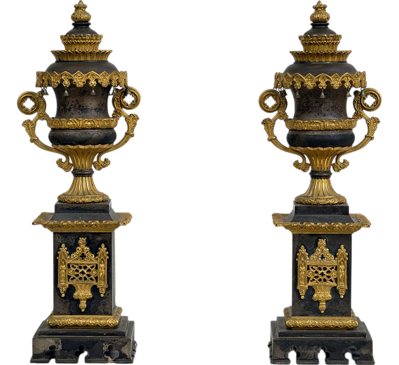 Pair of Neo-Gothic Charles X cassolettes gilded bronze, 19th century 5