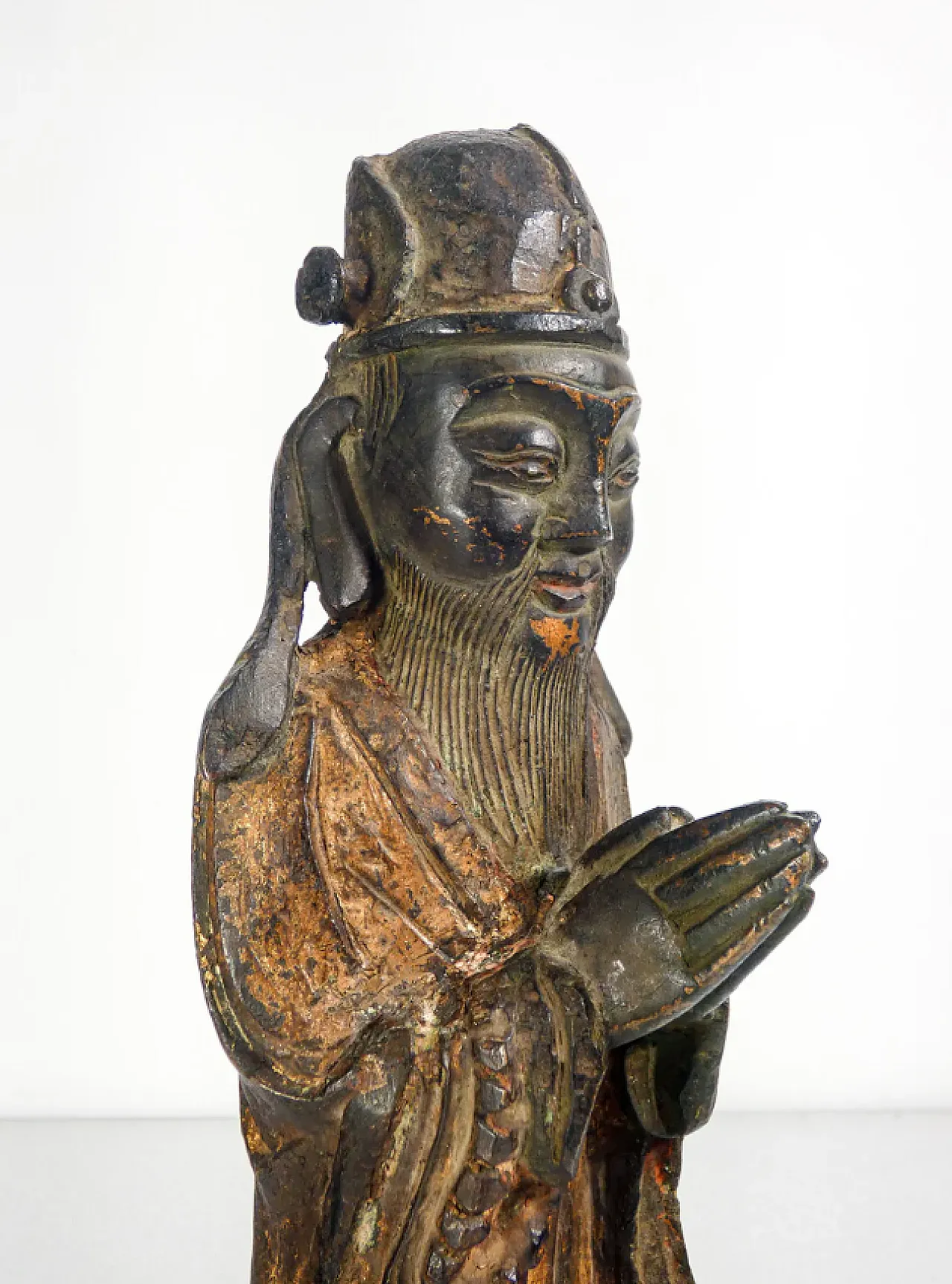 Bronze sculpture of dignitary with clasped hands, 17th century 3