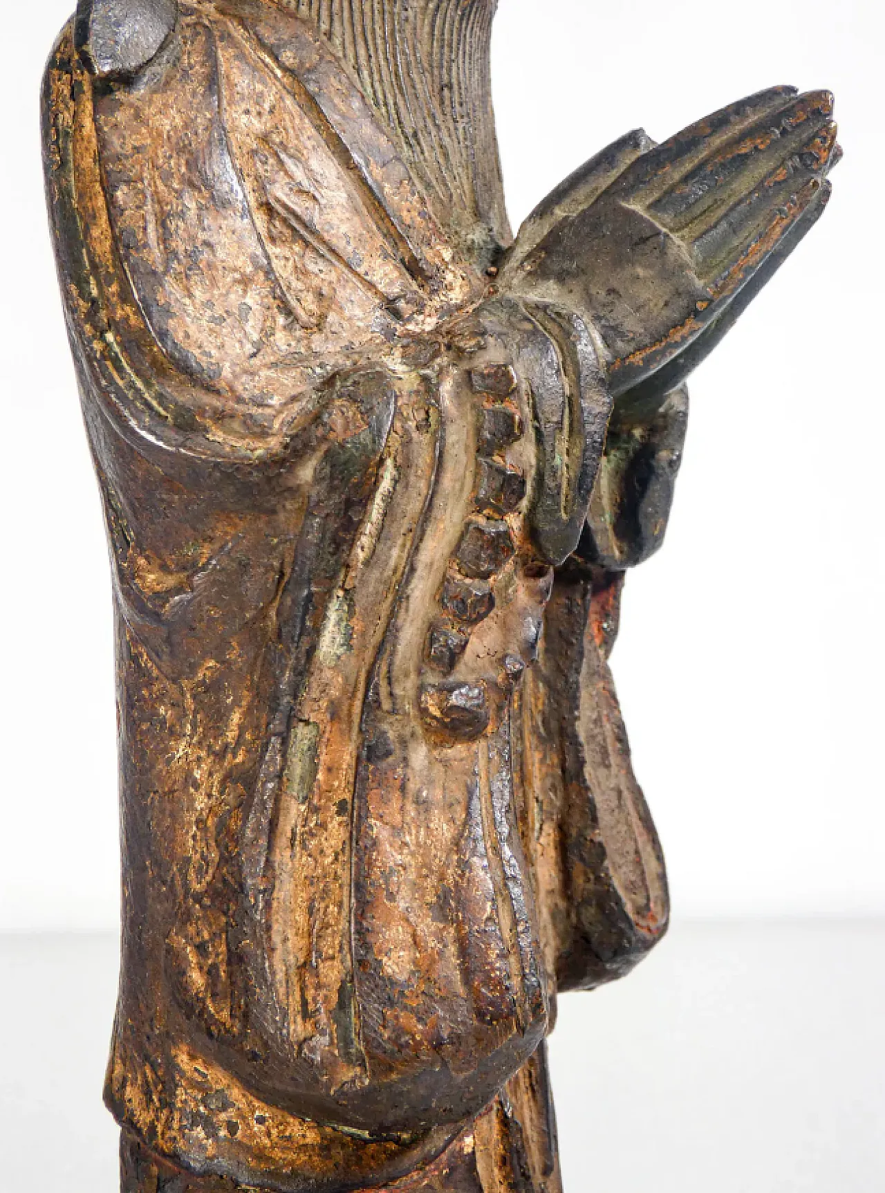 Bronze sculpture of dignitary with clasped hands, 17th century 5