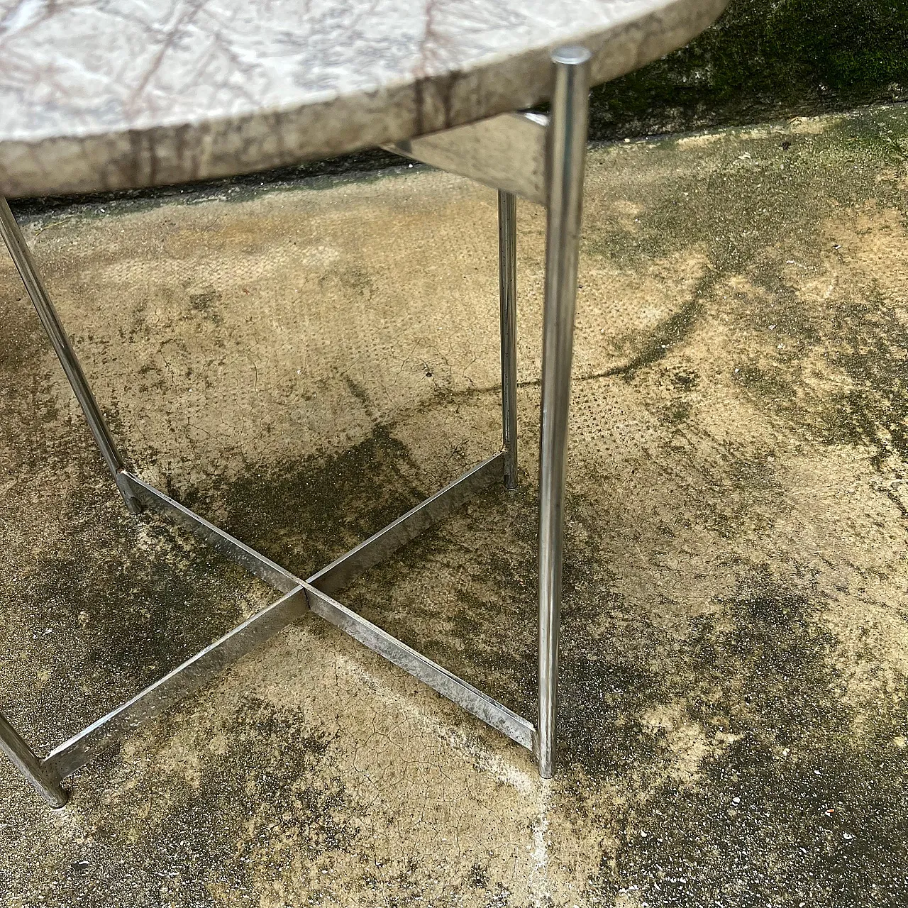 Pair of oval coffee tables in chrome-plated steel and marble, 1960s 6