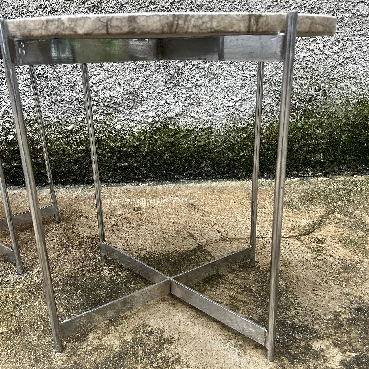 Pair of oval coffee tables in chrome-plated steel and marble, 1960s 7