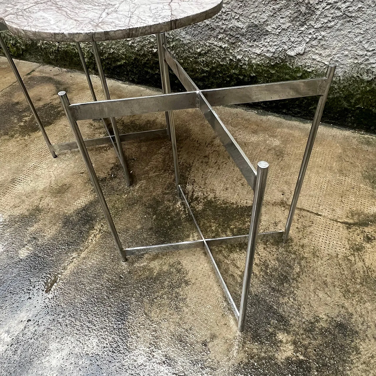 Pair of oval coffee tables in chrome-plated steel and marble, 1960s 9