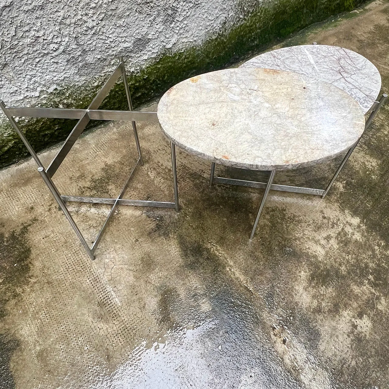 Pair of oval coffee tables in chrome-plated steel and marble, 1960s 10