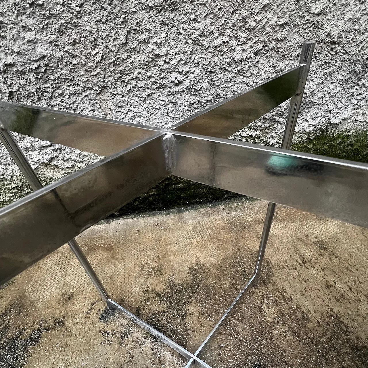 Pair of oval coffee tables in chrome-plated steel and marble, 1960s 11