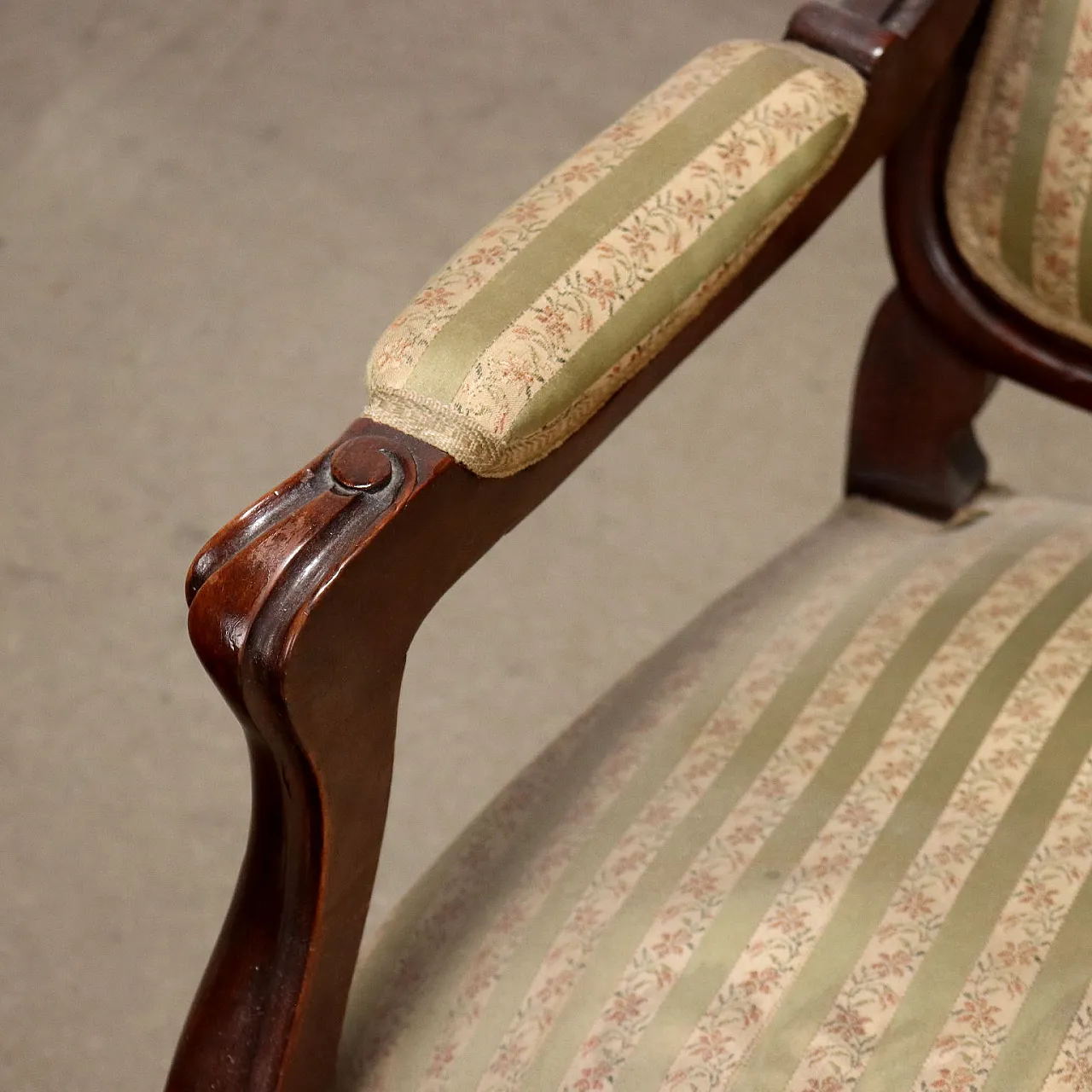 Baroque style sofa in carved walnut, 20th century 4