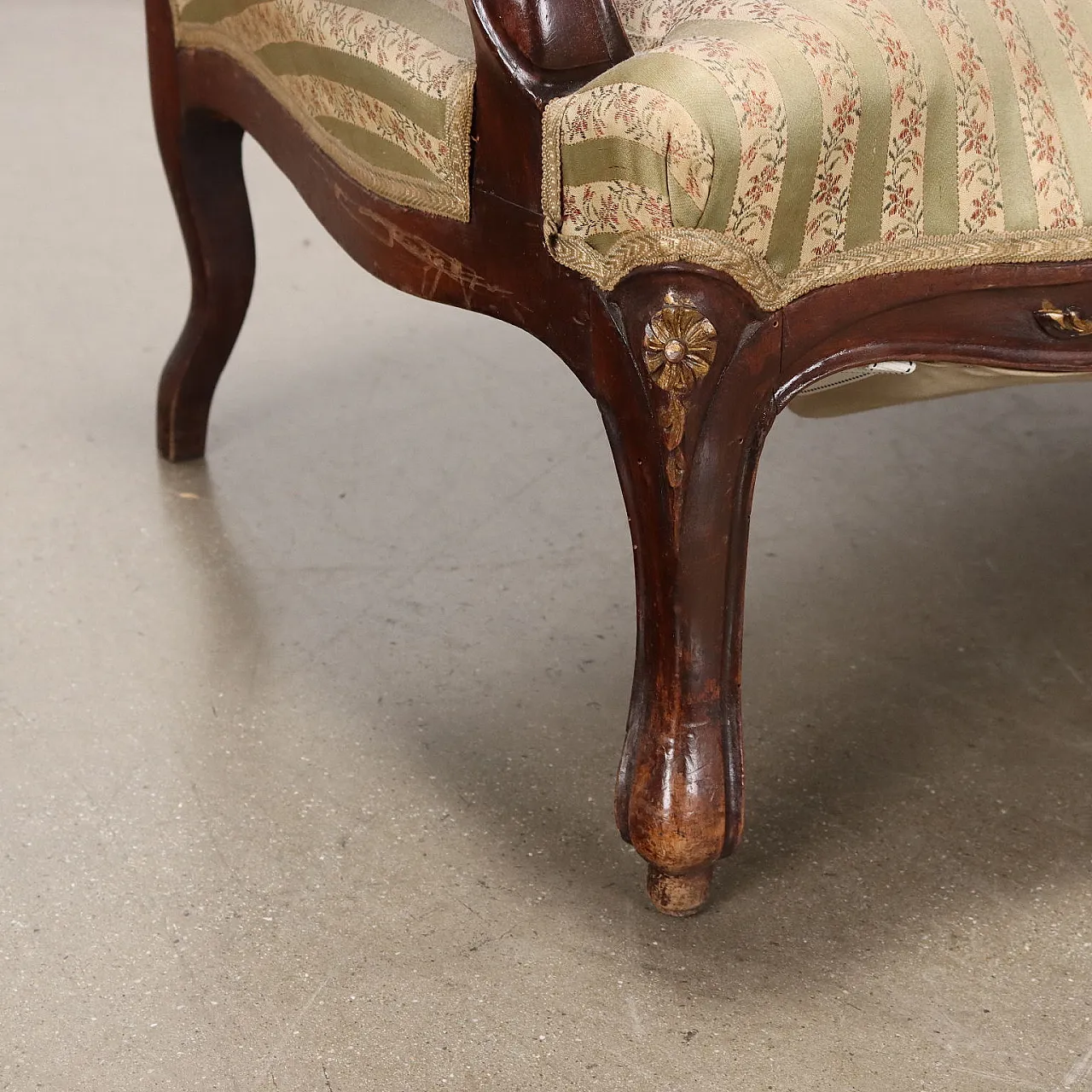 Baroque style sofa in carved walnut, 20th century 7