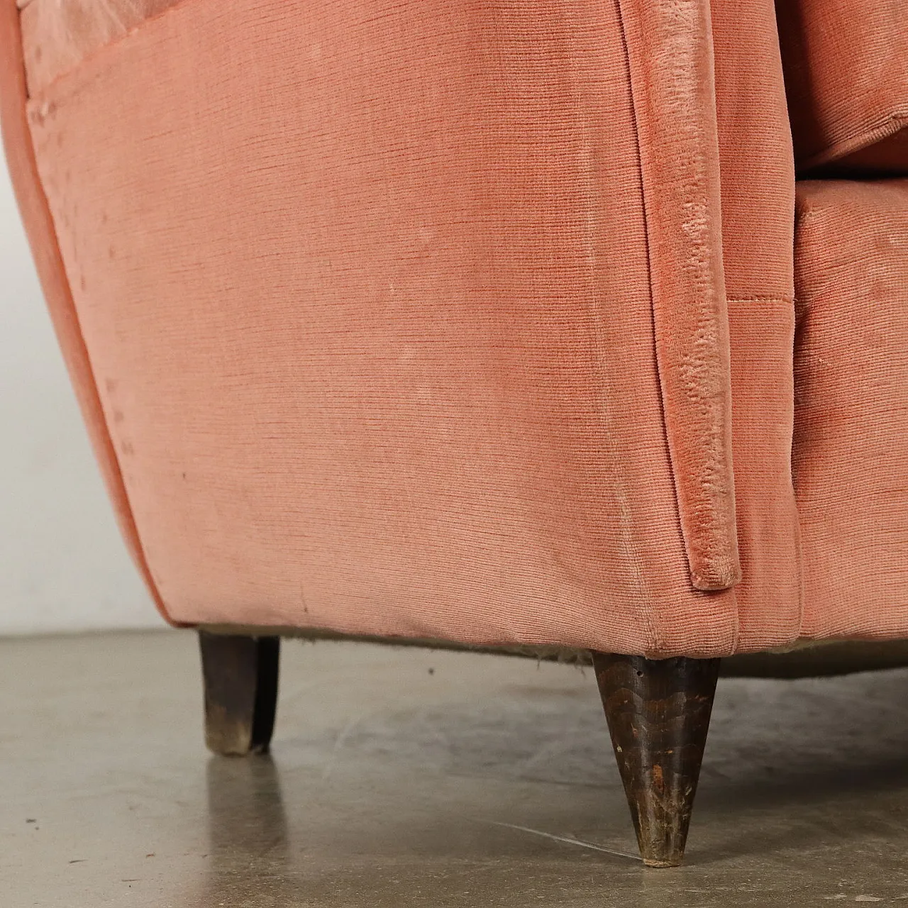 3-Seater sofa with pink velvet upholstery, 1950s 8