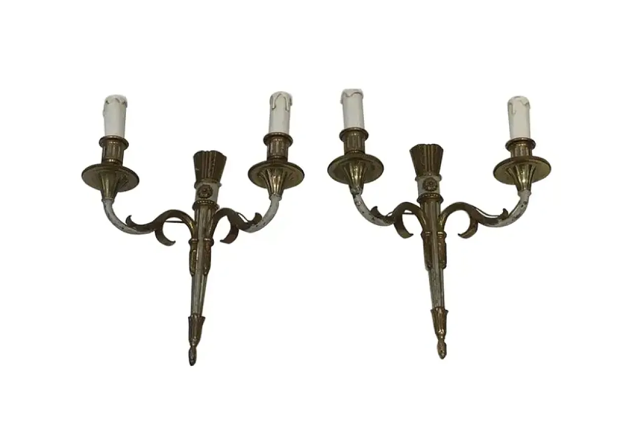 Pair of Louis XVI wall lamps in bronze and white paint, 1940s 1