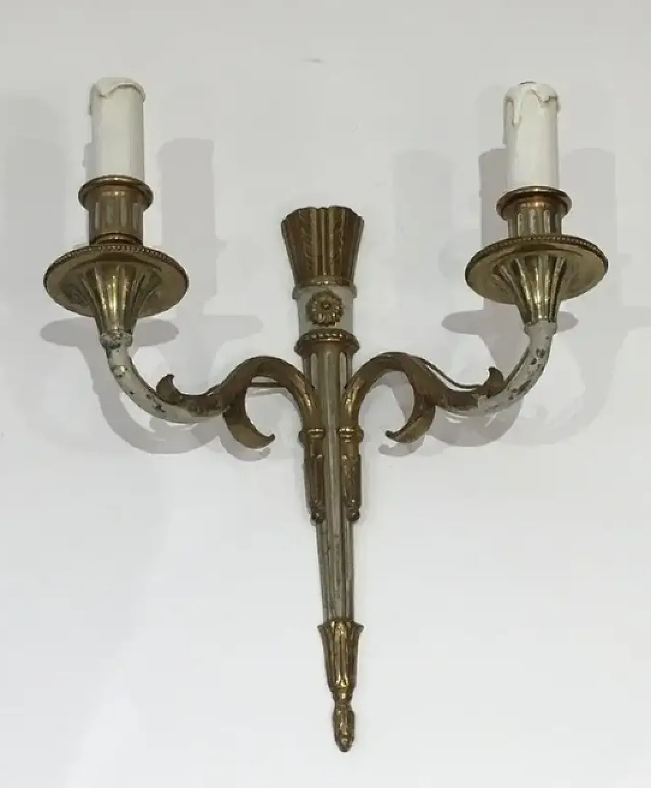 Pair of Louis XVI wall lamps in bronze and white paint, 1940s 2