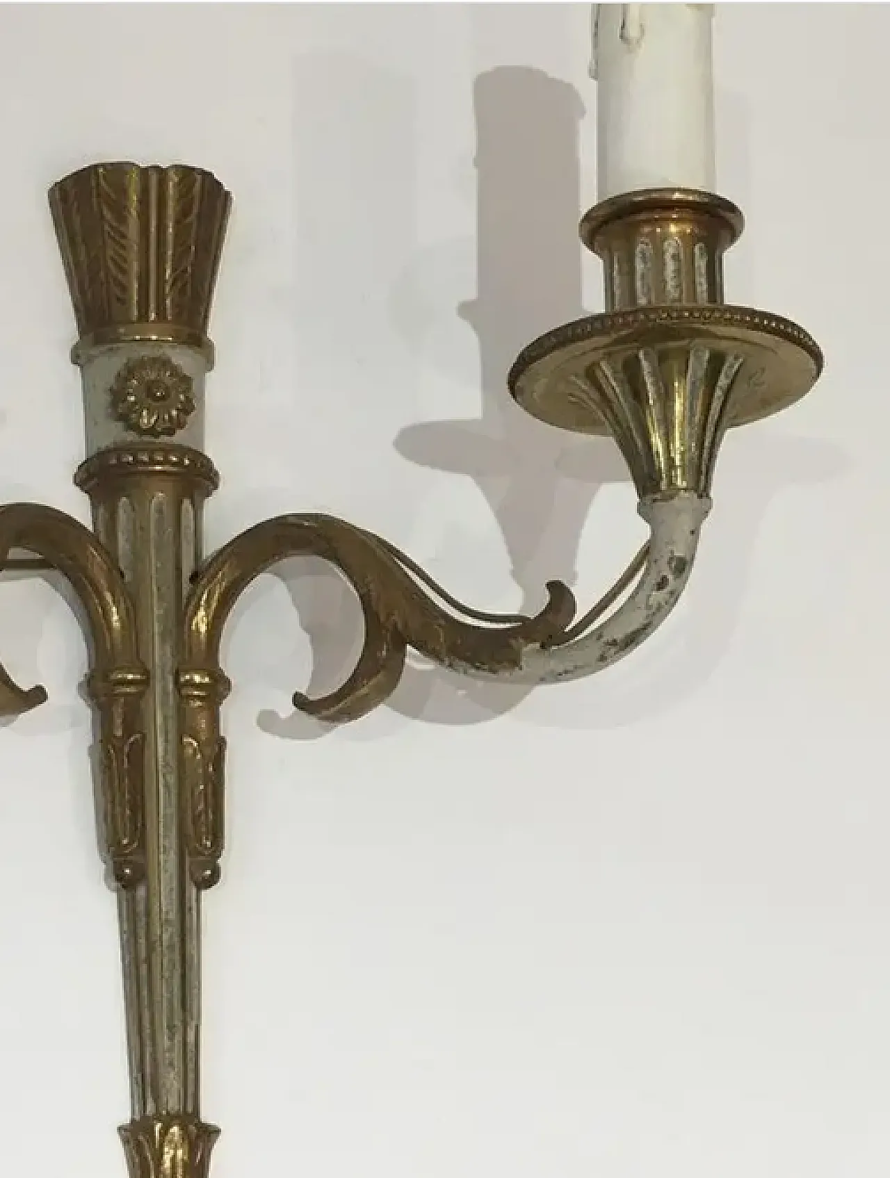 Pair of Louis XVI wall lamps in bronze and white paint, 1940s 6