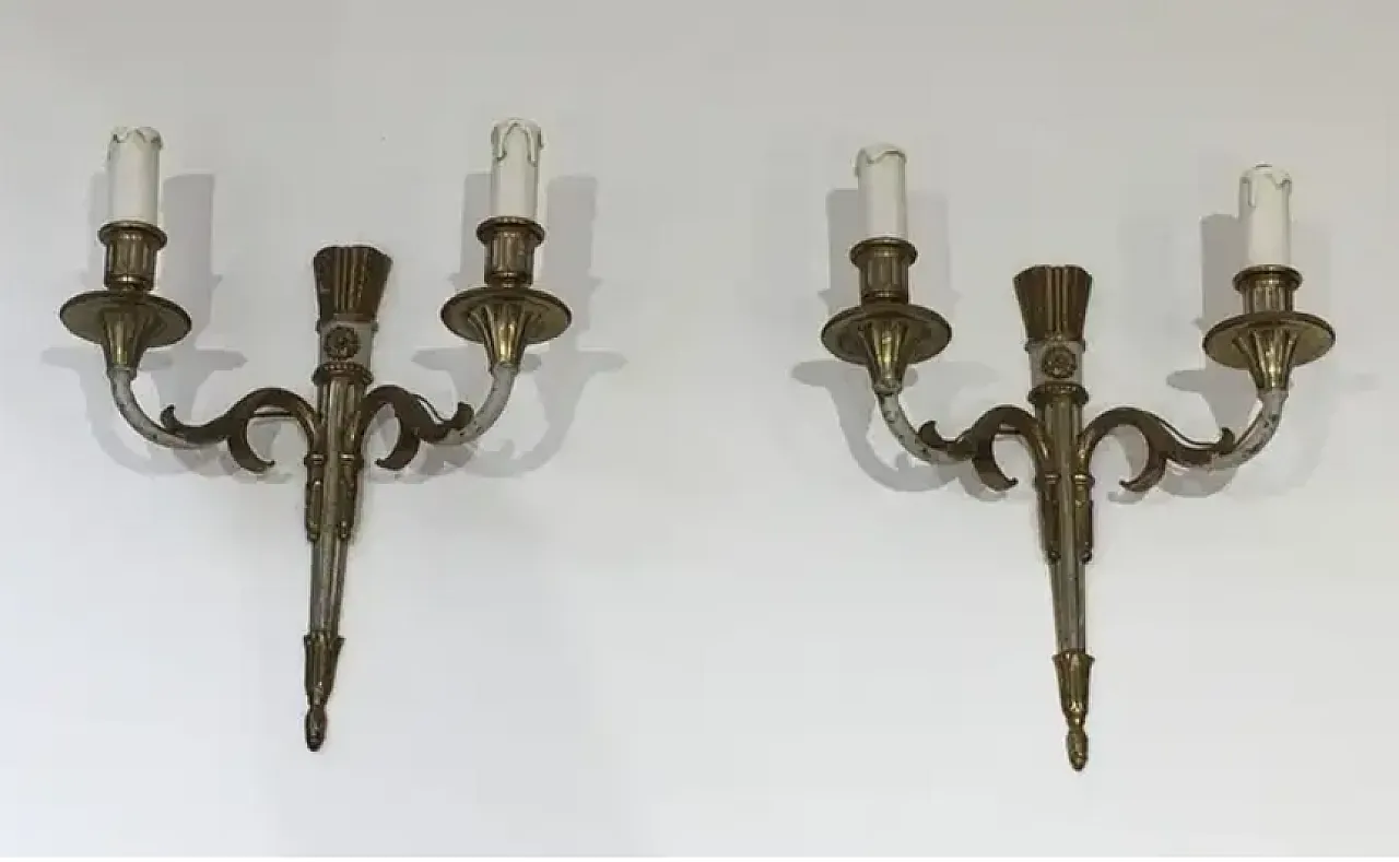 Pair of Louis XVI wall lamps in bronze and white paint, 1940s 7