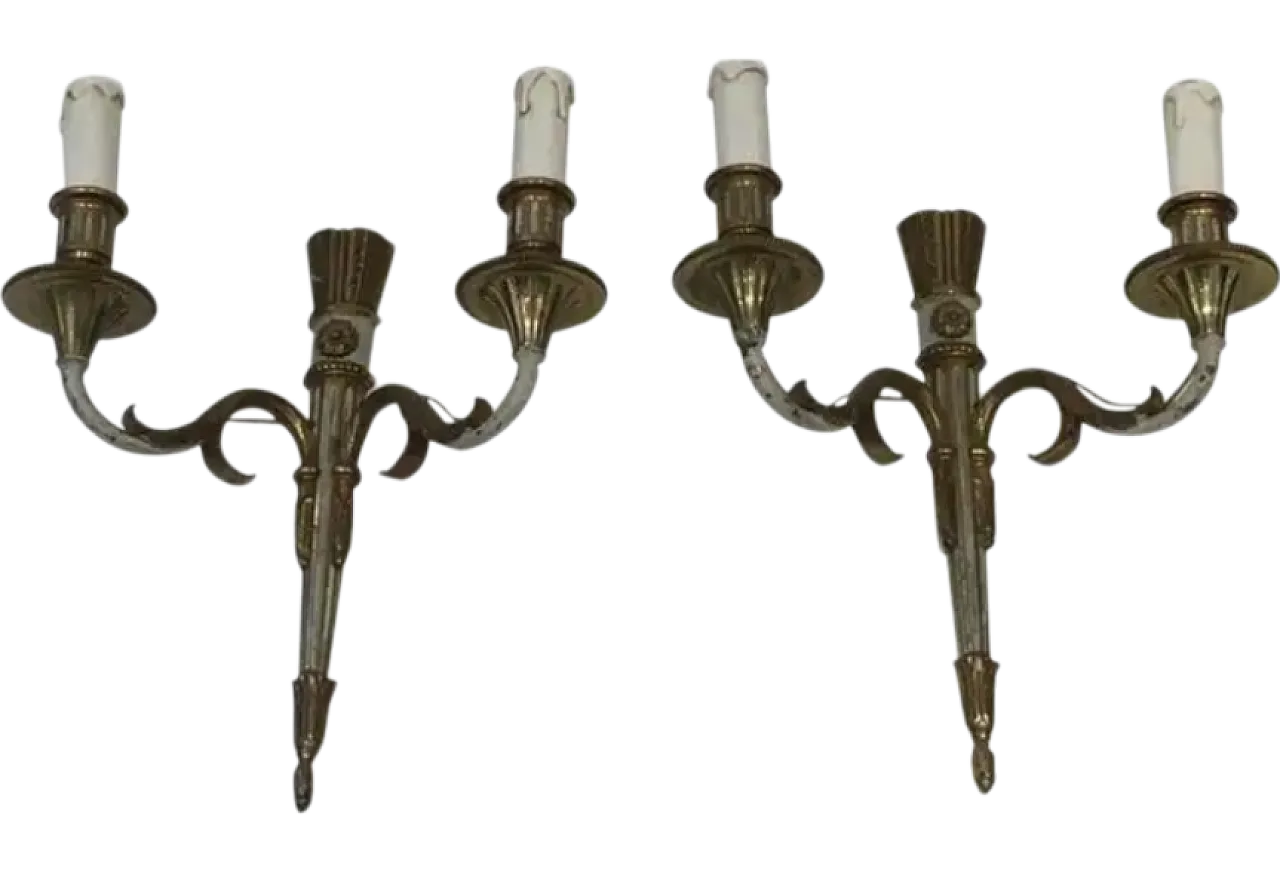 Pair of Louis XVI wall lamps in bronze and white paint, 1940s 8