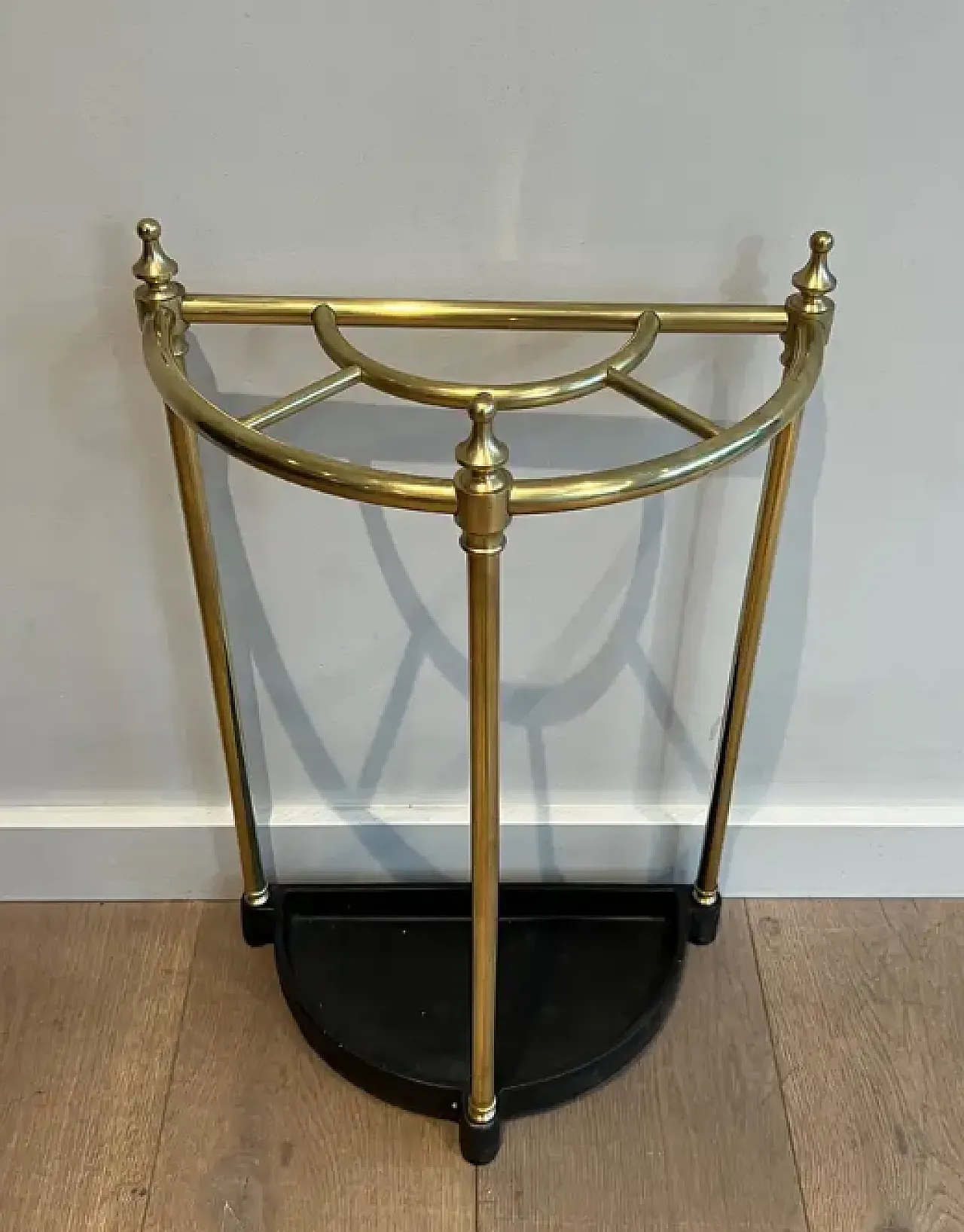 Rounded brass umbrella stand, early 20th century 2