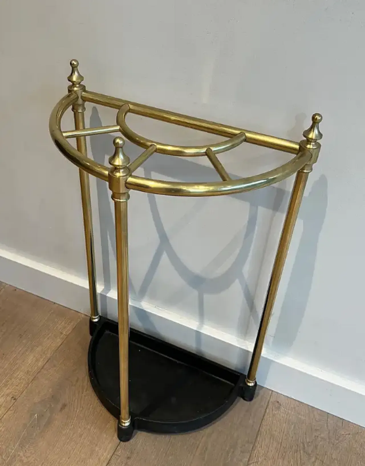 Rounded brass umbrella stand, early 20th century 3