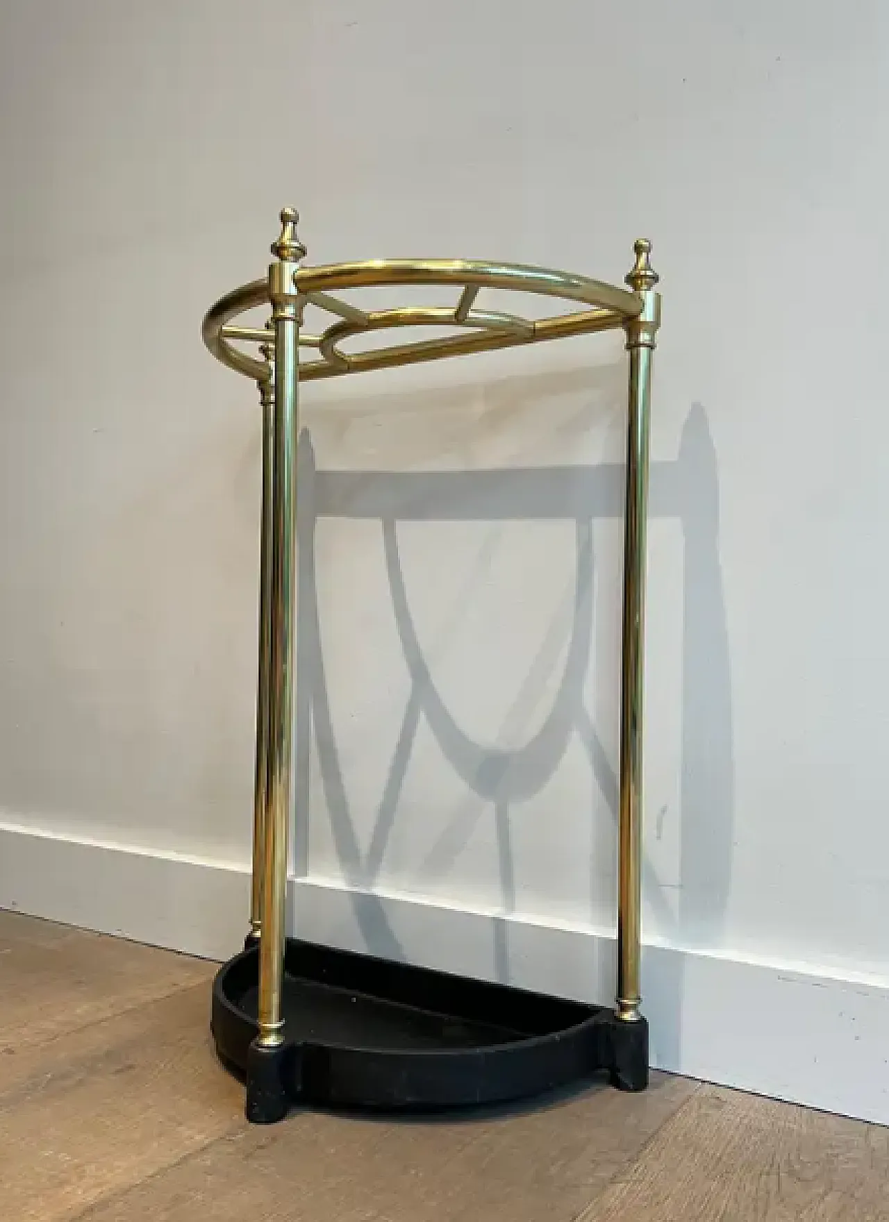 Rounded brass umbrella stand, early 20th century 11