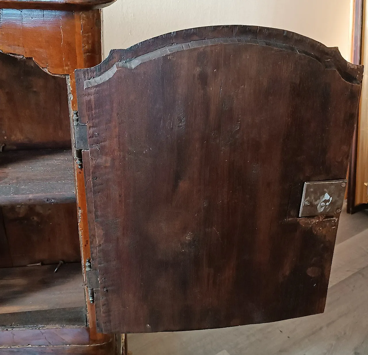 Solid walnut kneeler with maple inlays, 18th century 7