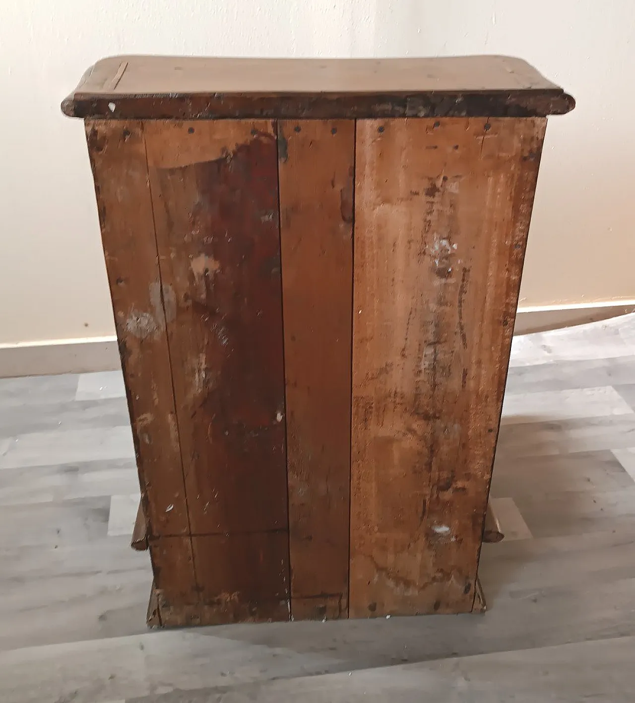 Solid walnut kneeler with maple inlays, 18th century 10