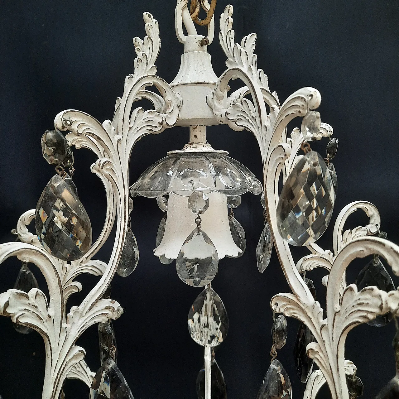 Lampadario in ottone verniciato bianco con cristalli neri, anni '60 10