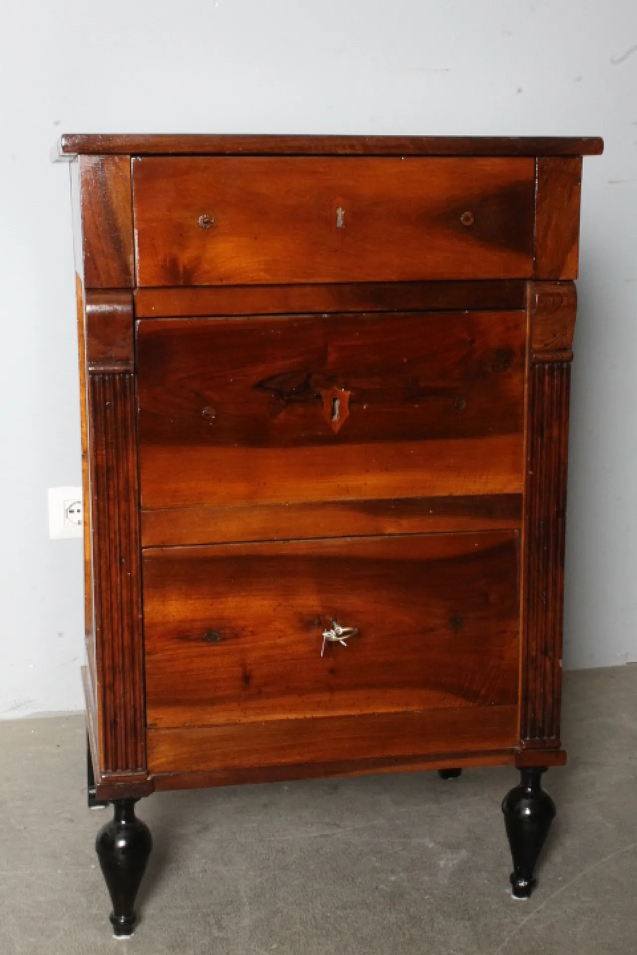 Sienese sideboard Louis XVI in solid walnut, late 18th century 2