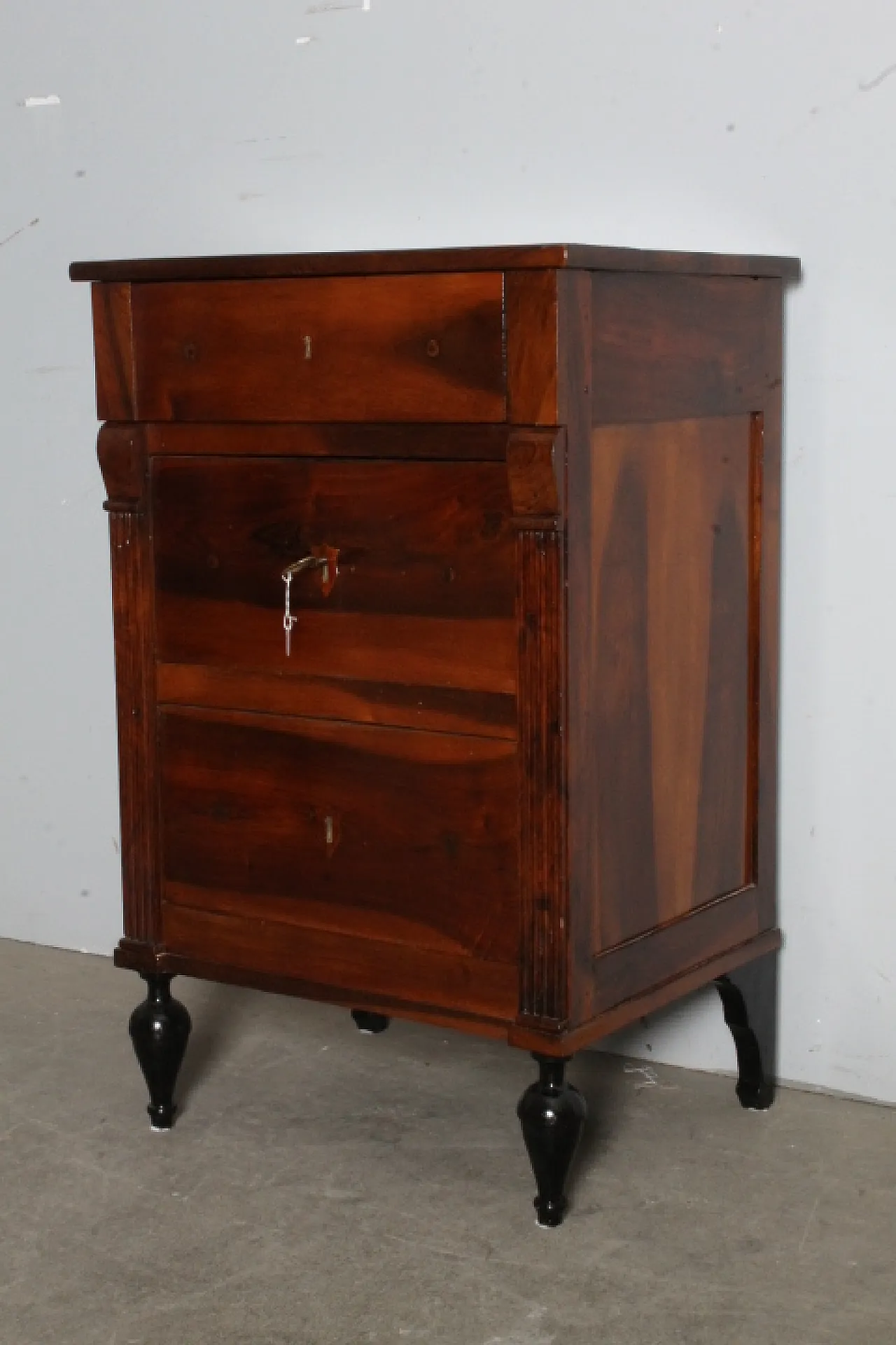 Sienese sideboard Louis XVI in solid walnut, late 18th century 11