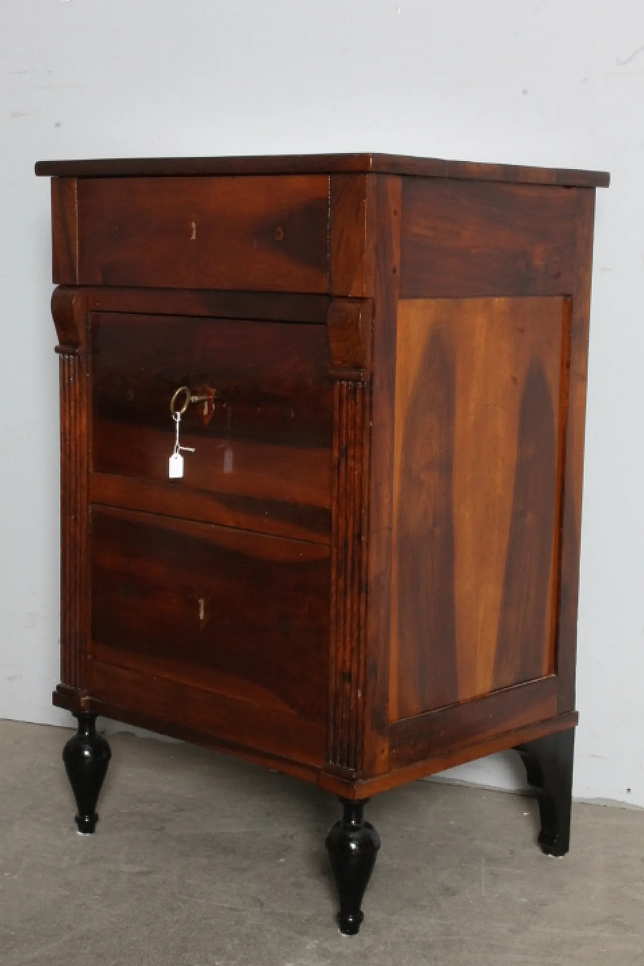 Sienese sideboard Louis XVI in solid walnut, late 18th century 12