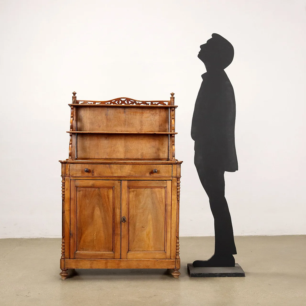 Walnut sideboard with riser and curved uprights, 19th century 2