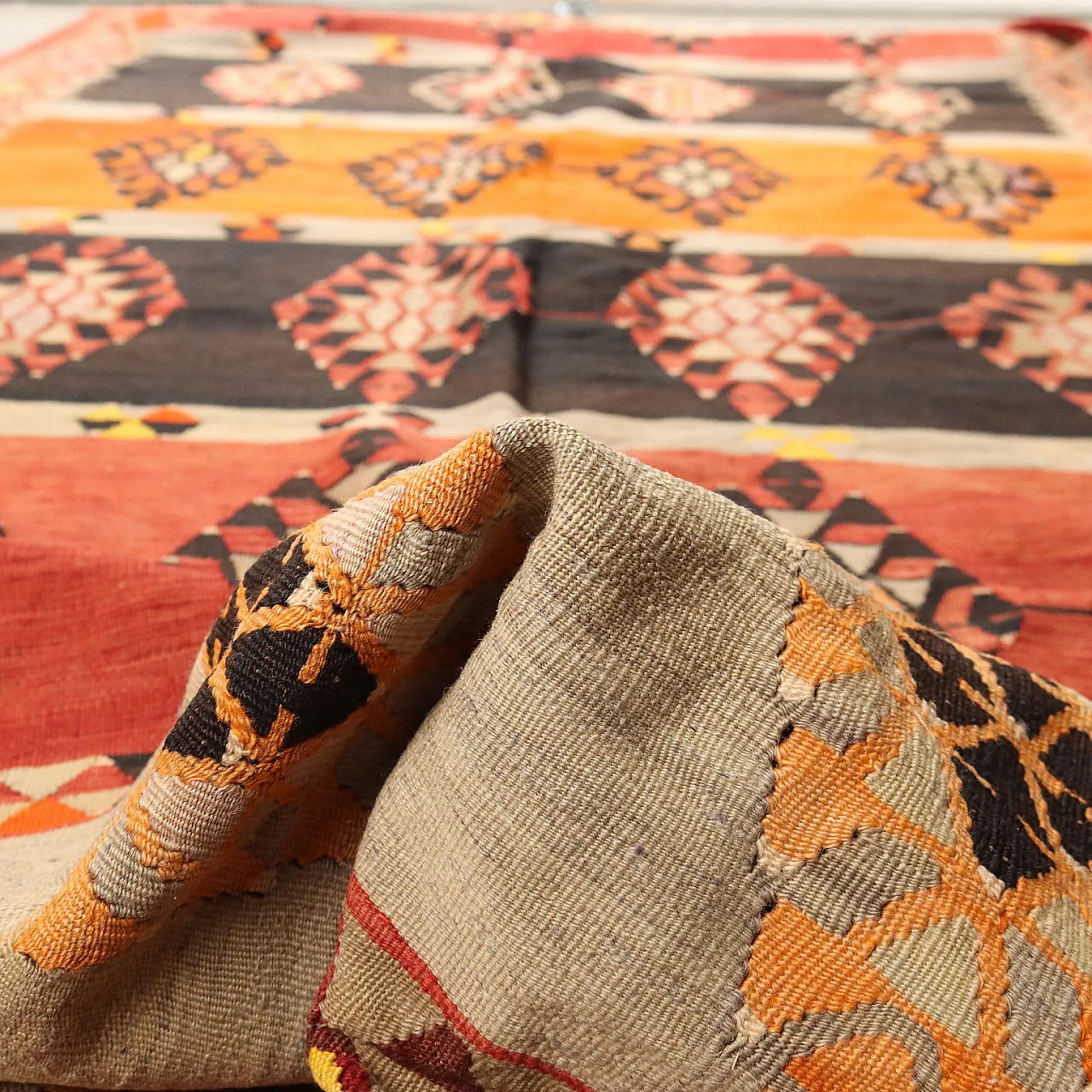 Tappeto Kilim a nodo fine in lana marrone e arancione 9