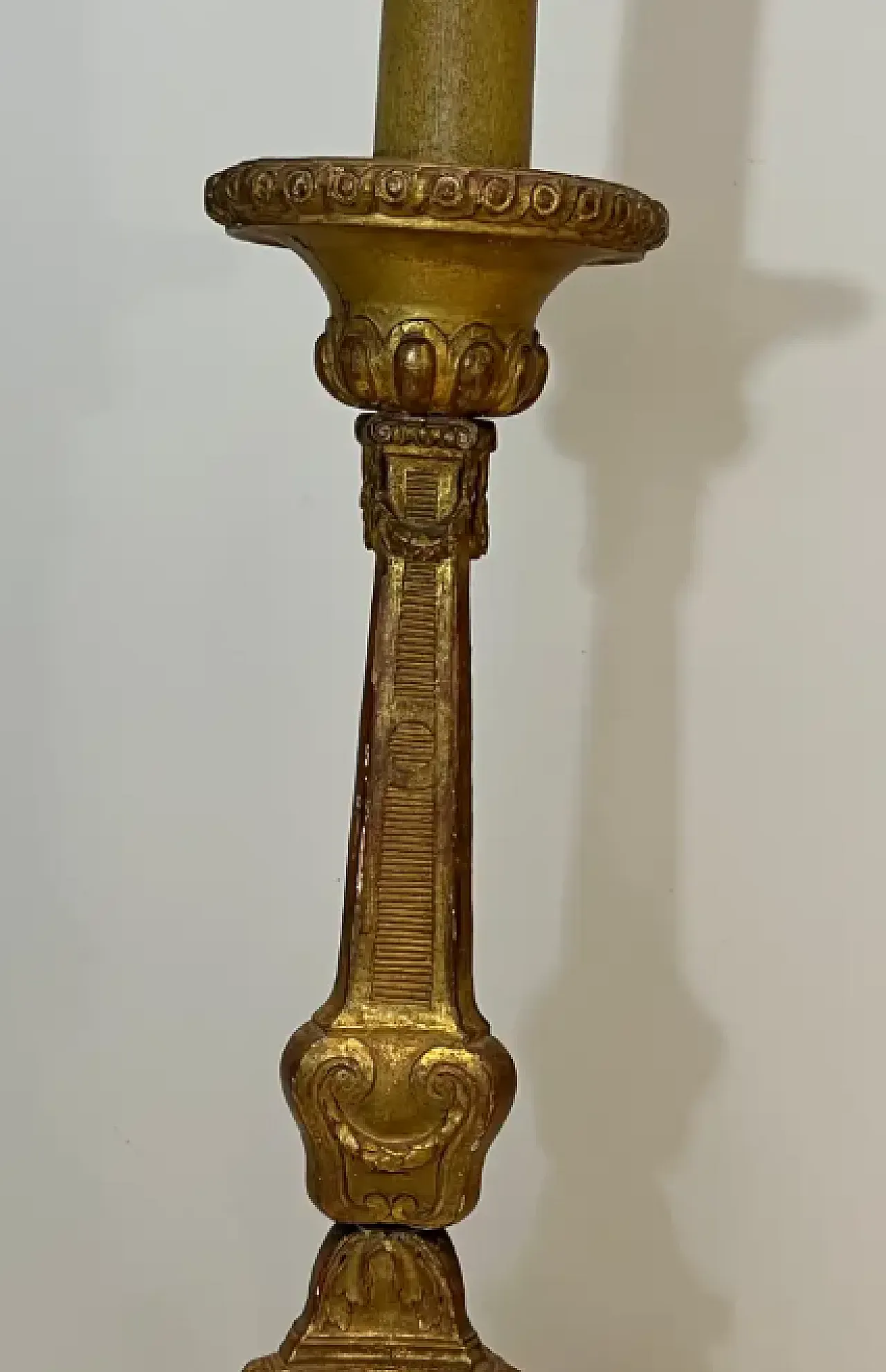 Carved and gilded wooden candelabrum on patinated base, 20th century 10