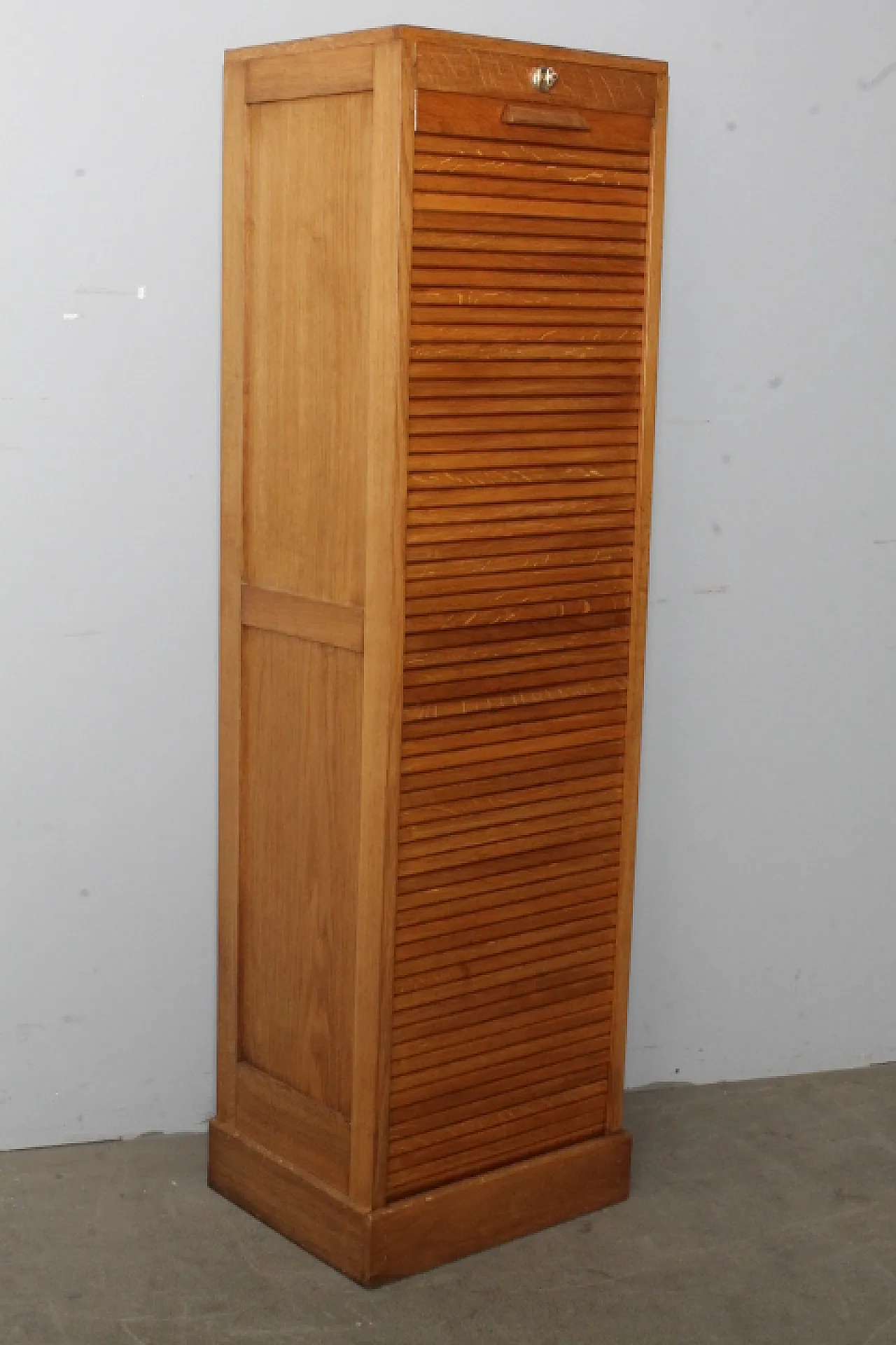 Serrandina filing cabinet in oak, 40s 9