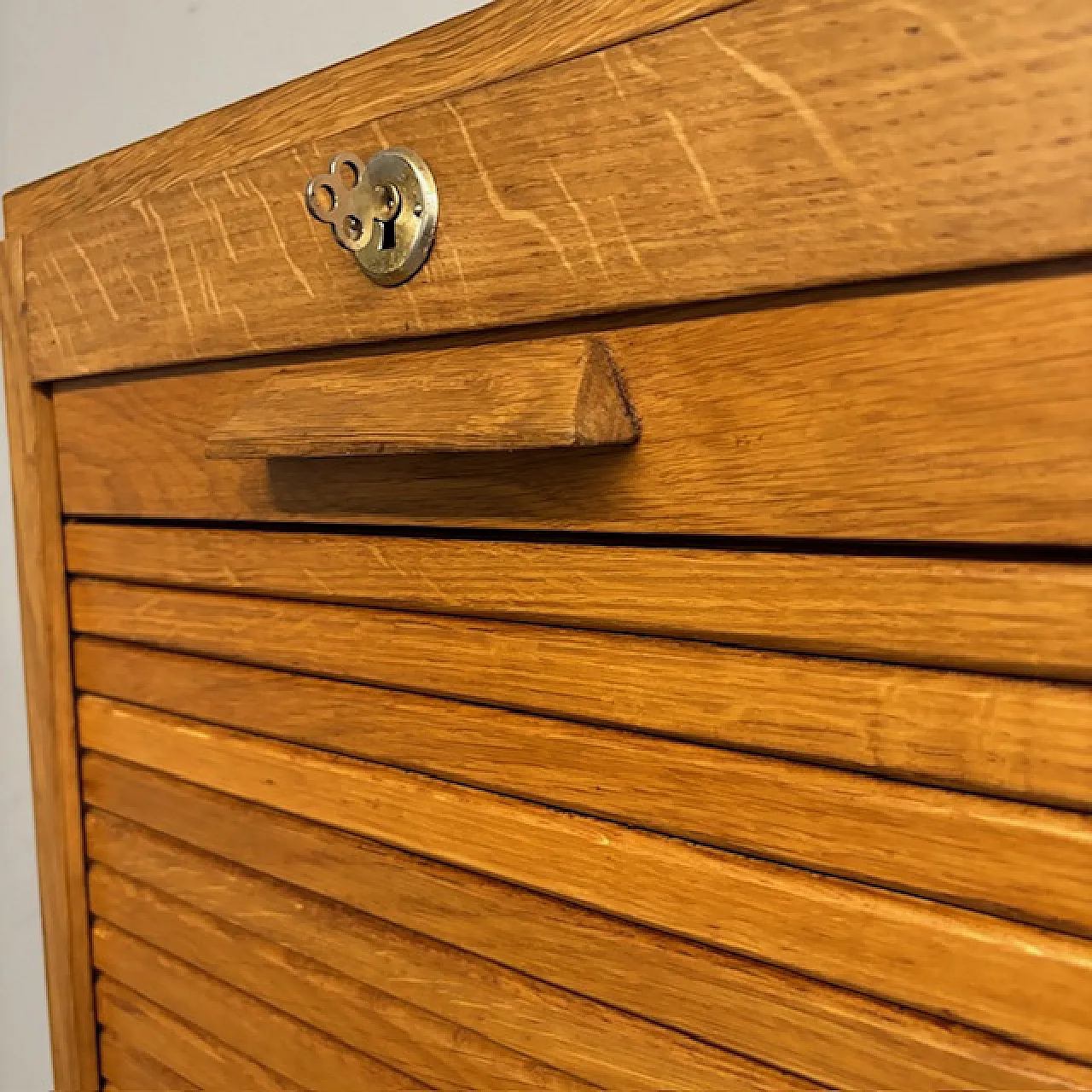 Serrandina filing cabinet in oak, 40s 10